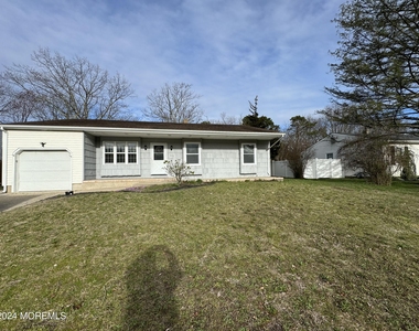 112 Alissa Drive - Photo Thumbnail 2