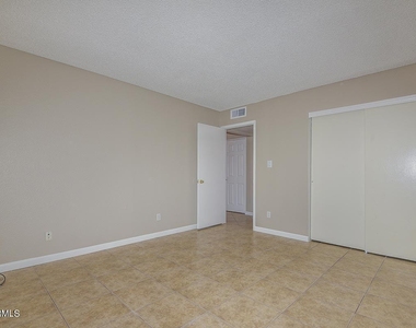 4730 W Northern Avenue - Photo Thumbnail 16