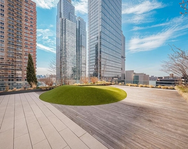 572 Eleventh Avenue - Photo Thumbnail 12