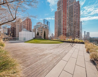 572 Eleventh Avenue - Photo Thumbnail 13