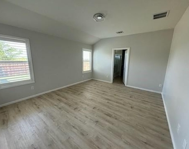 8129 Karole Drive - Photo Thumbnail 7