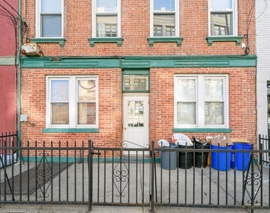 409 Bloomfield St - Photo Thumbnail 1