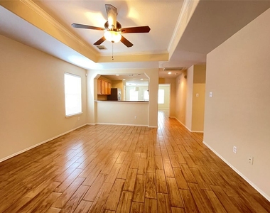 8819 Grand Villa Lane - Photo Thumbnail 2