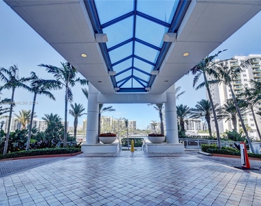 3101 S Ocean Dr - Photo Thumbnail 4