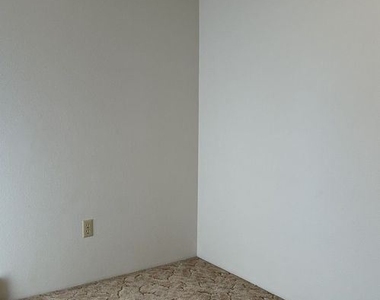 1816 Remington Way - Photo Thumbnail 4