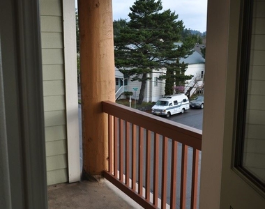 179 Laurel Street, Unit 3 - Photo Thumbnail 2