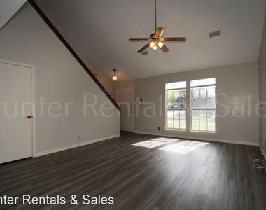 2201 Lazy Ridge Dr - Photo Thumbnail 4