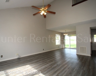 2201 Lazy Ridge Dr - Photo Thumbnail 2