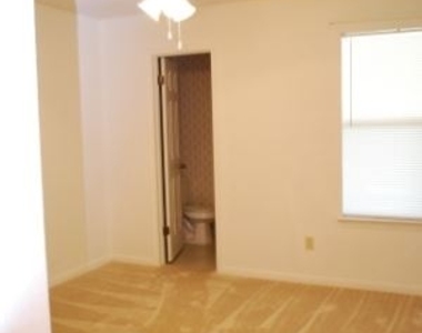 907 Crymes - Photo Thumbnail 11