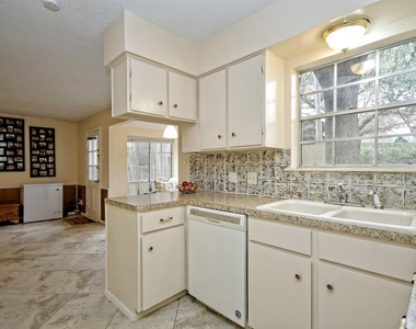 8703 Westover Club Dr - Photo Thumbnail 12