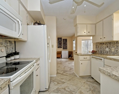 8703 Westover Club Dr - Photo Thumbnail 11