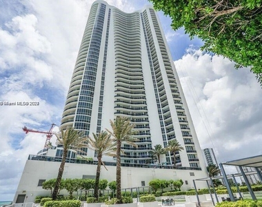 15811 Collins Ave - Photo Thumbnail 1