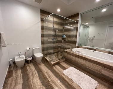 15811 Collins Ave - Photo Thumbnail 12