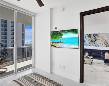 15901 Collins Ave - Photo Thumbnail 9