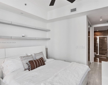 15901 Collins Ave - Photo Thumbnail 26