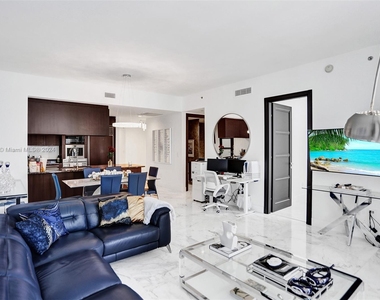 15901 Collins Ave - Photo Thumbnail 6