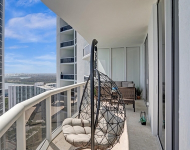 15901 Collins Ave - Photo Thumbnail 1