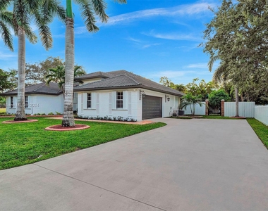 18440 Sw 77th Ct - Photo Thumbnail 2