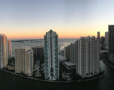 325 S Biscayne Blvd - Photo Thumbnail 3