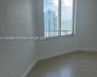 325 S Biscayne Blvd - Photo Thumbnail 23