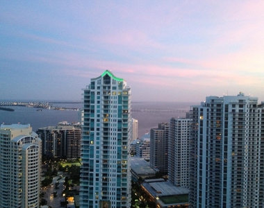 325 S Biscayne Blvd - Photo Thumbnail 1