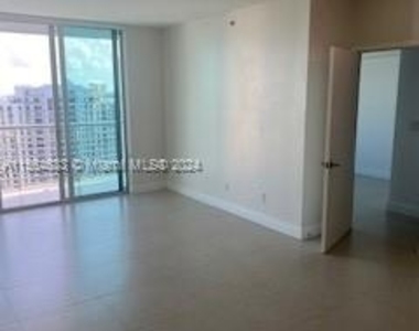 325 S Biscayne Blvd - Photo Thumbnail 16