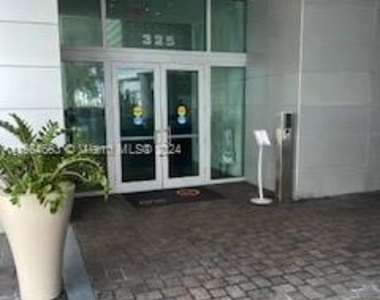 325 S Biscayne Blvd - Photo Thumbnail 6