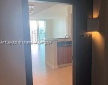 325 S Biscayne Blvd - Photo Thumbnail 11