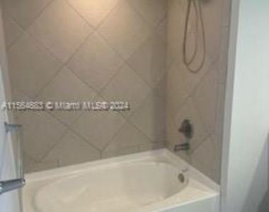 325 S Biscayne Blvd - Photo Thumbnail 26