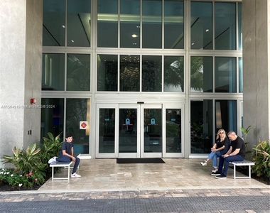 17111 E Biscayne Blvd - Photo Thumbnail 1