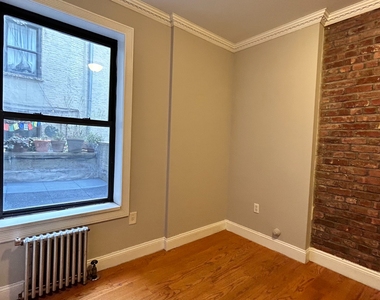 Renovated 3 bedroom apartment on East 100th Street - Photo Thumbnail 2