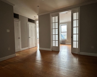 Renovated 3 bedroom apartment on East 100th Street - Photo Thumbnail 4