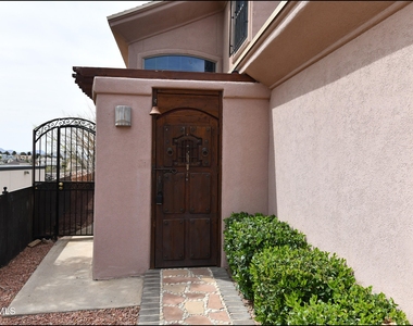 7318 Corona Del Sol Drive - Photo Thumbnail 2