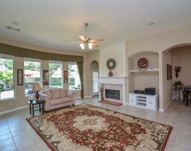 12450 Lago Bend Lane - Photo Thumbnail 8