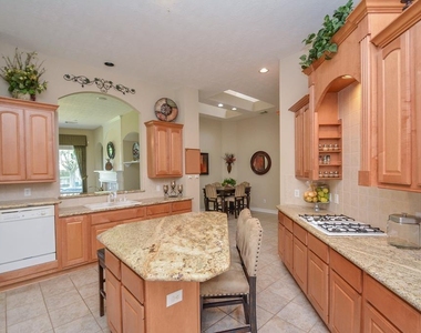 12450 Lago Bend Lane - Photo Thumbnail 9