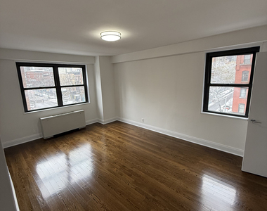 96 5th Avenue - Photo Thumbnail 2