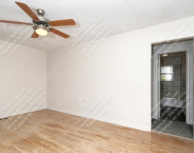 3960 N Butler Ave - Photo Thumbnail 9