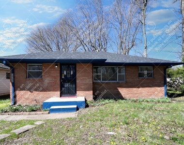 3960 N Butler Ave - Photo Thumbnail 1