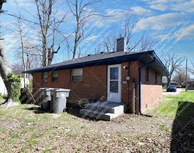 3960 N Butler Ave - Photo Thumbnail 32