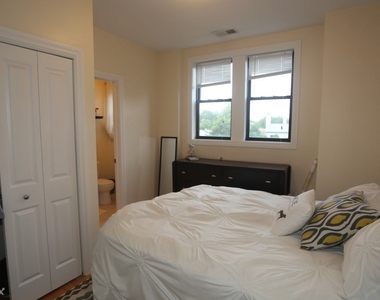 1756 W. Montrose, Unit 6 - Photo Thumbnail 10