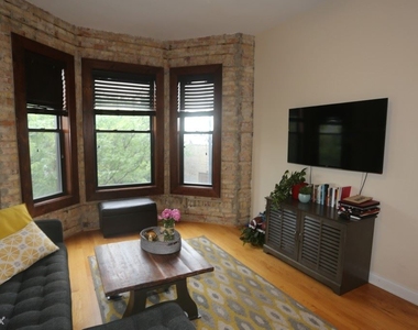 1756 W. Montrose, Unit 6 - Photo Thumbnail 5