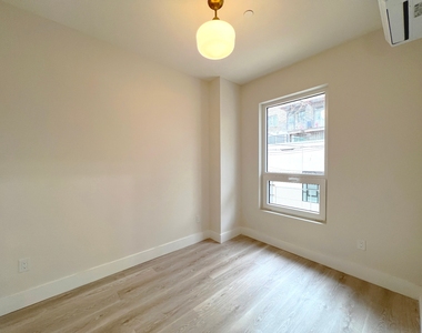 952 Bedford Avenue - Photo Thumbnail 4