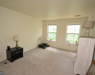 11713 Karbon Hill Ct - Photo Thumbnail 5