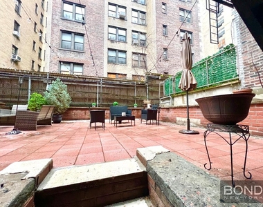 East 84th Street - Photo Thumbnail 0