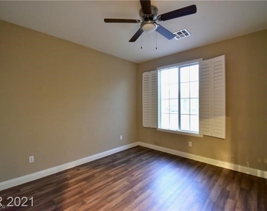 7129 Silver Ridge Peak Street - Photo Thumbnail 26