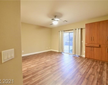 7129 Silver Ridge Peak Street - Photo Thumbnail 22