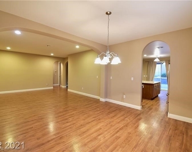 7129 Silver Ridge Peak Street - Photo Thumbnail 5