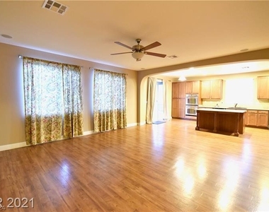 7129 Silver Ridge Peak Street - Photo Thumbnail 9