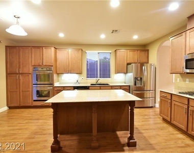 7129 Silver Ridge Peak Street - Photo Thumbnail 10