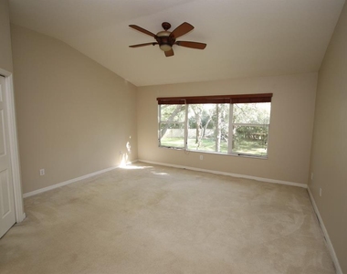 2439 Earlswood Court - Photo Thumbnail 10